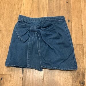 Denim mini skirt with bow